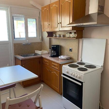 Meletis House Apartment Loutraki  Bagian luar foto